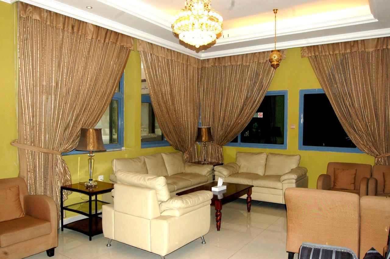 Al Amwaj Hotel ชาร์จาห์ ภายนอก รูปภาพ