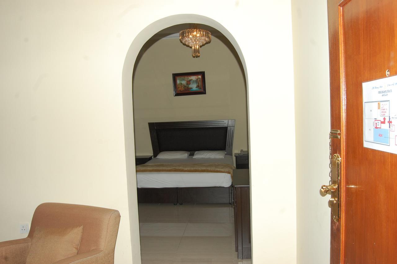 Al Amwaj Hotel ชาร์จาห์ ภายนอก รูปภาพ